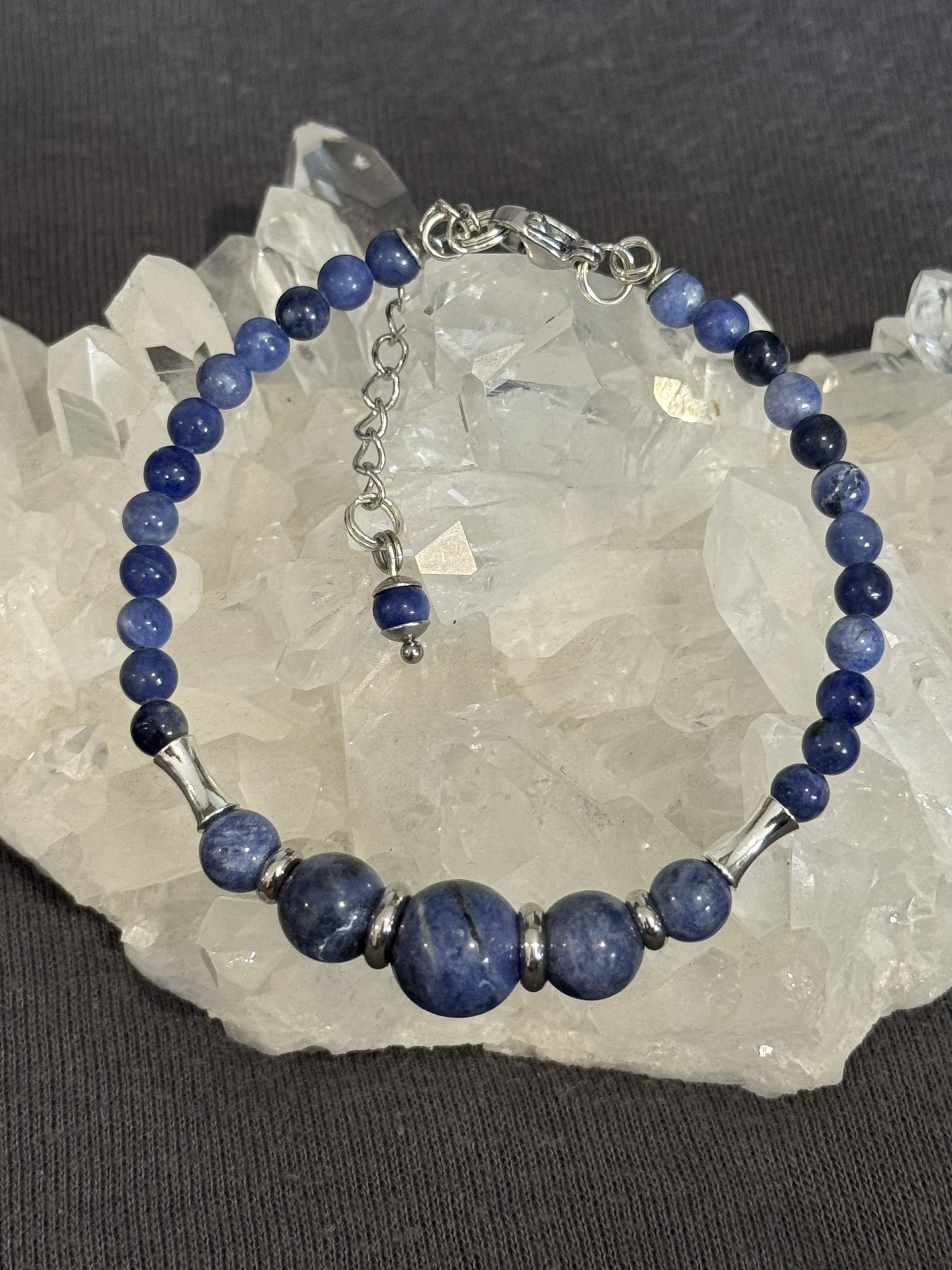 Bracelet "Echo de Gaïa" en Sodalite