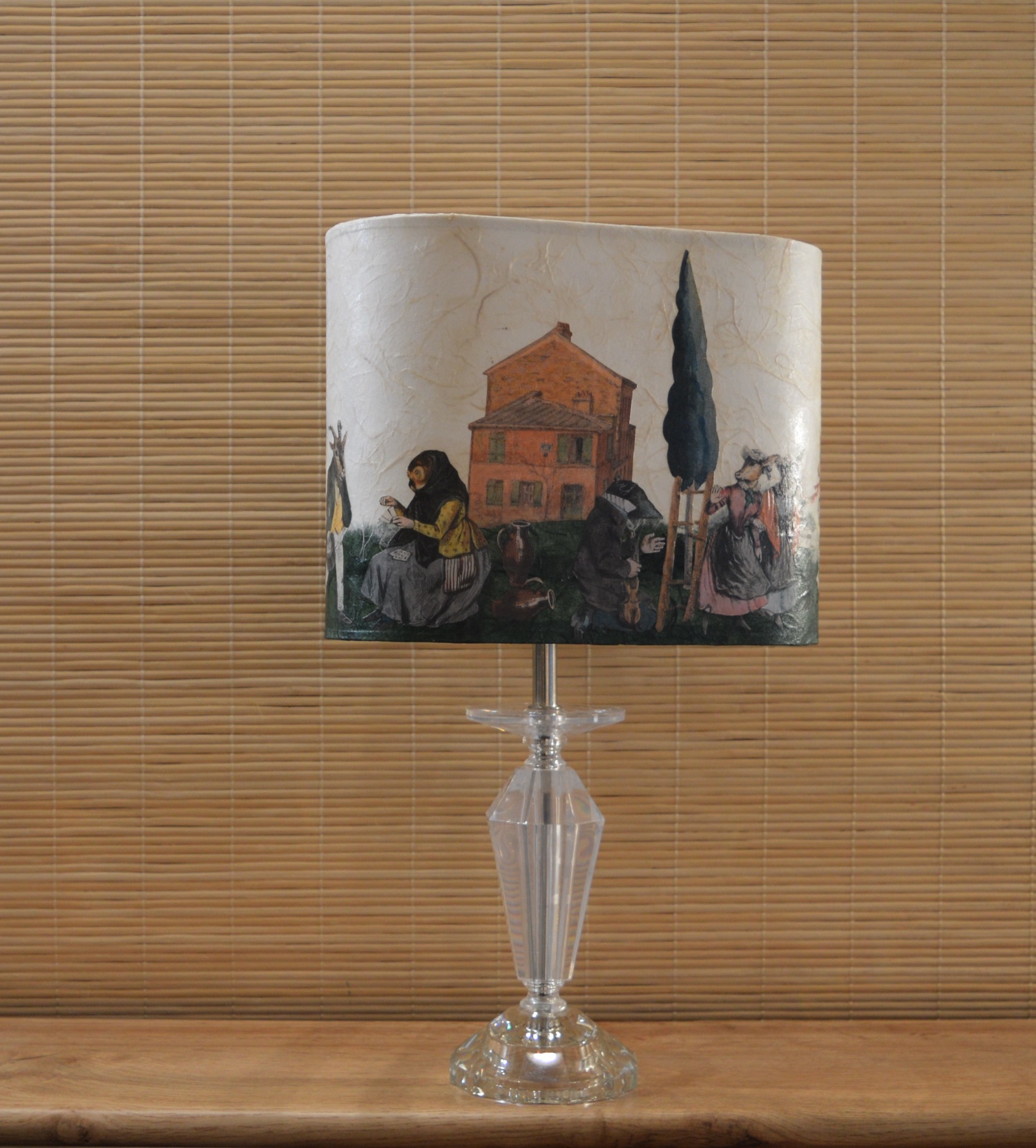 Abat-jour triangle coins arrondis.