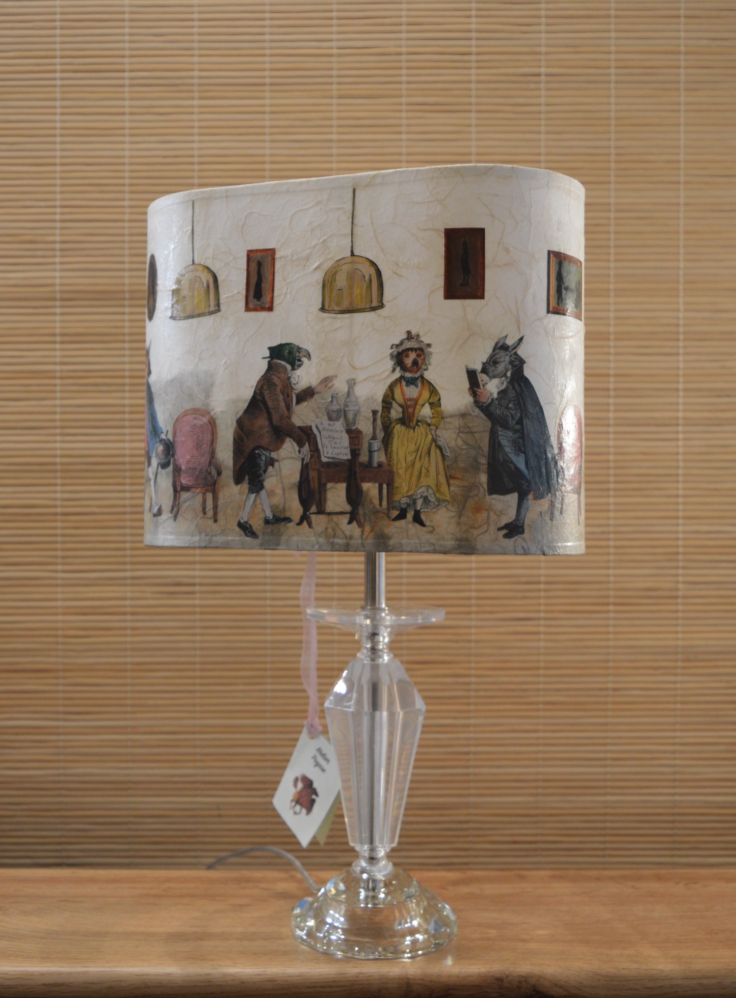 Abat-jour triangle arrondi.