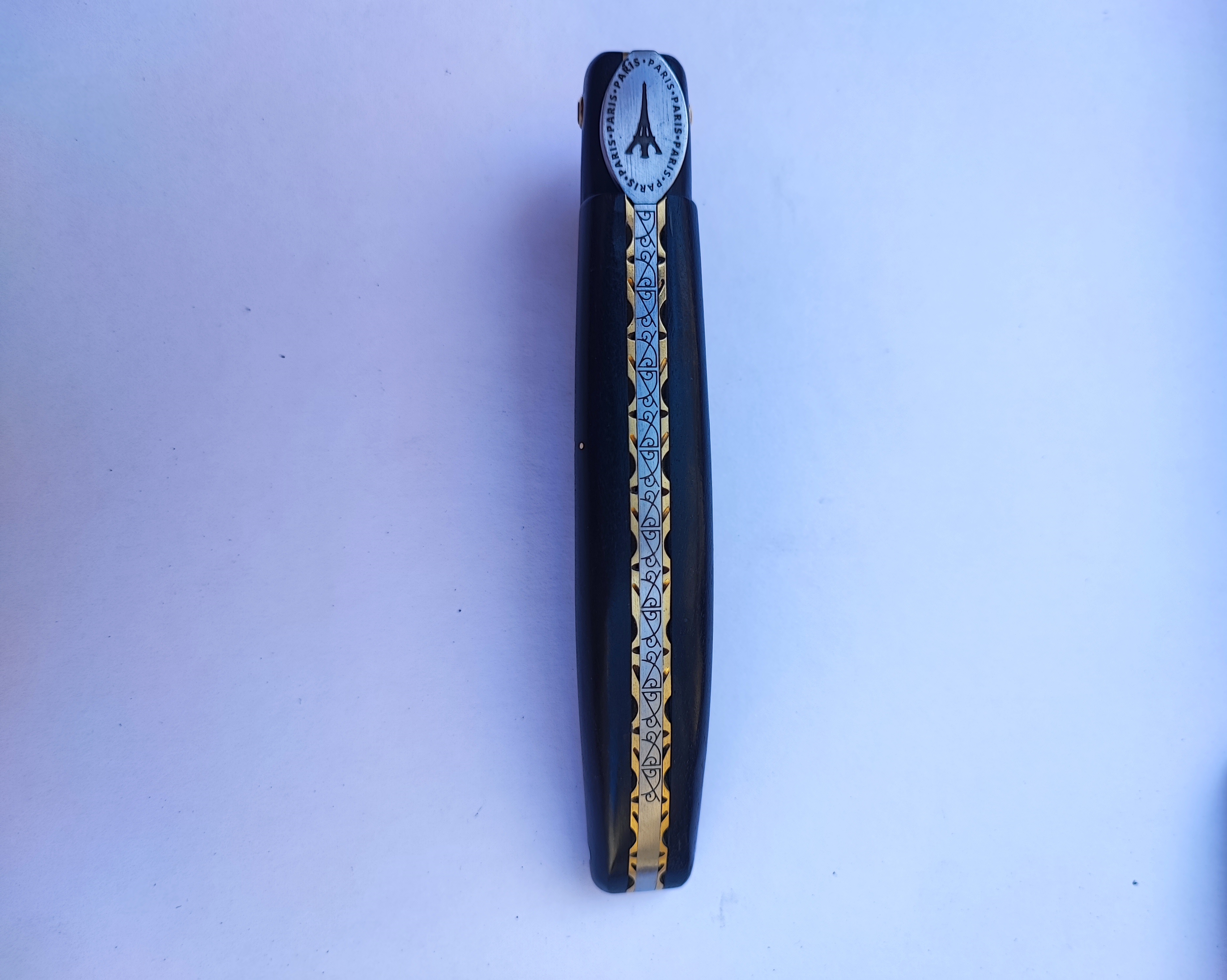 Laguiole en Aubrac, 12cm tour Eiffel, bois d’ébène et platines laiton