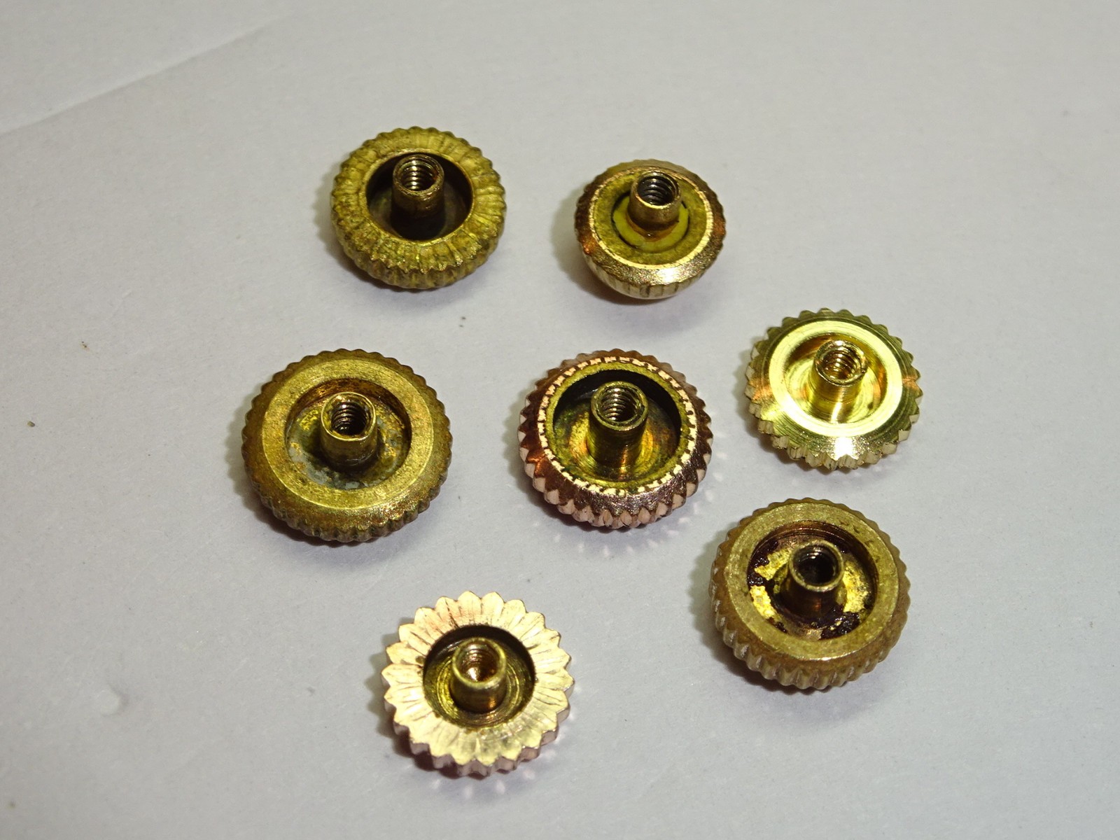 Set of 7 crowns for chronograph Landeron, thread 140