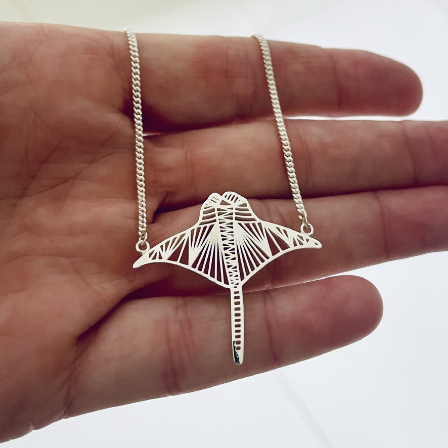 Ray manta necklace