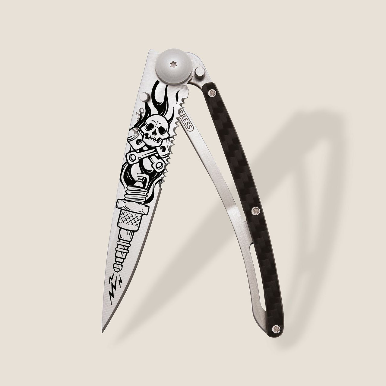 Deejo 37 grammes, biker, Serrated, Fibre de carbone 
