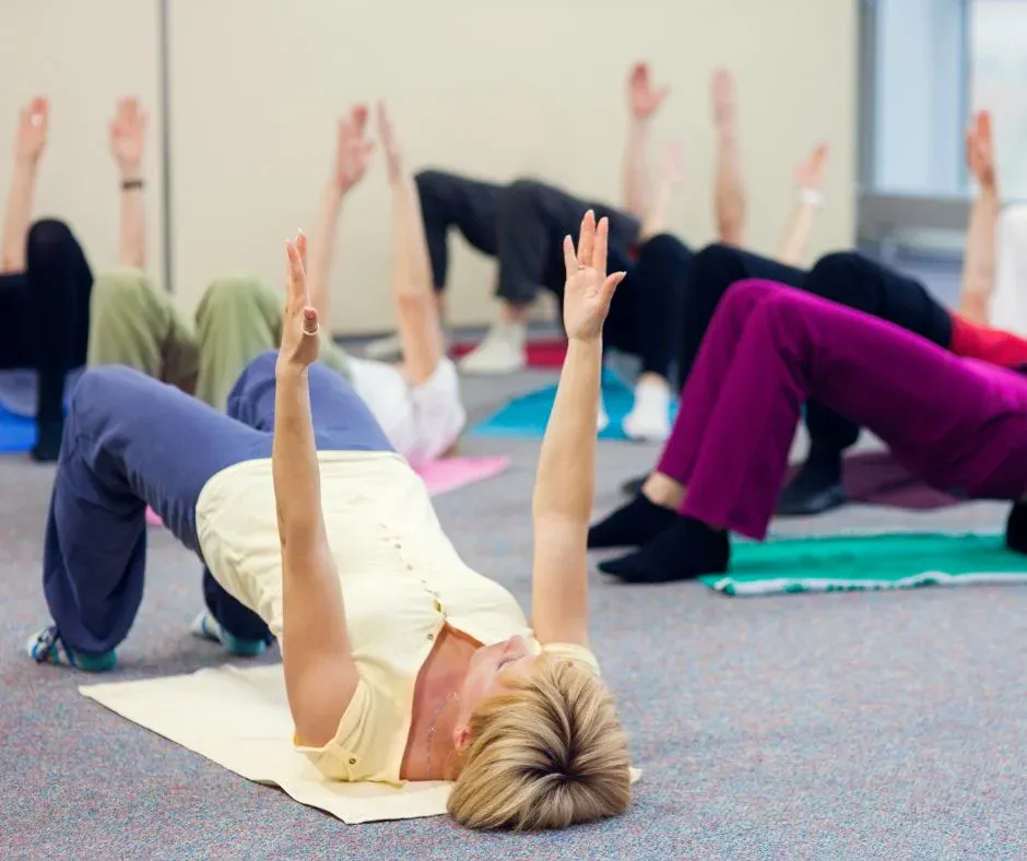 Pilates Shoulder bridge avec genoux &eacute;cart&eacute;s