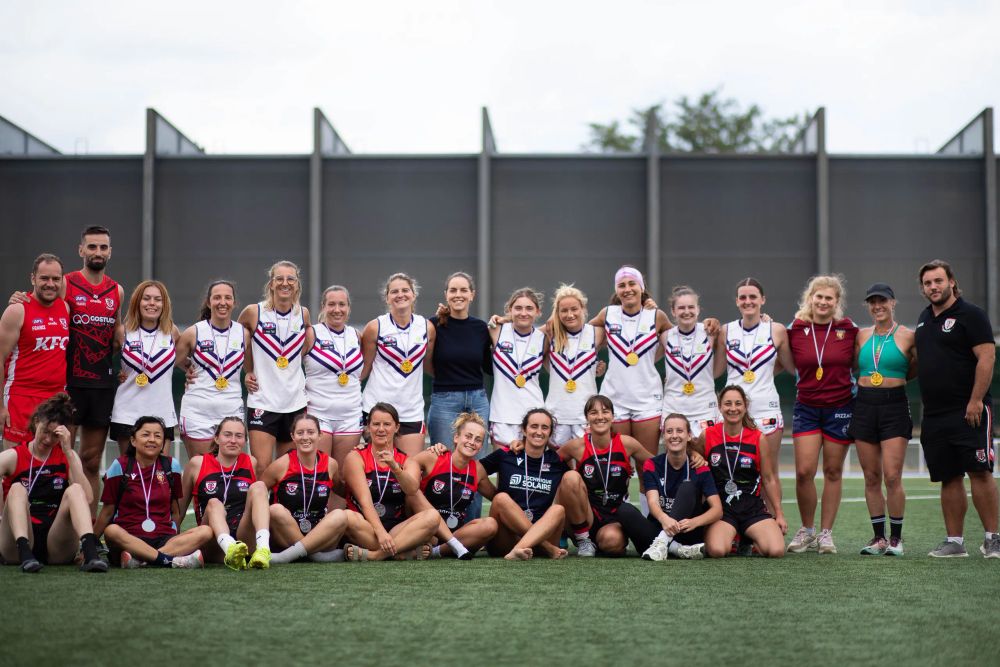 Les équipes féminines avec Laura Verkaeren, Conseillère municipale déléguée en charge du sport amateur - Crédit photo Laura Diefenbronn