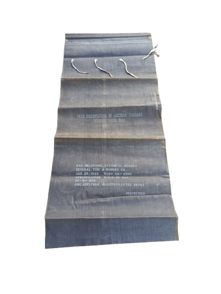 Housse en caoutchouc pour l'épouillage des vêtements.  1943