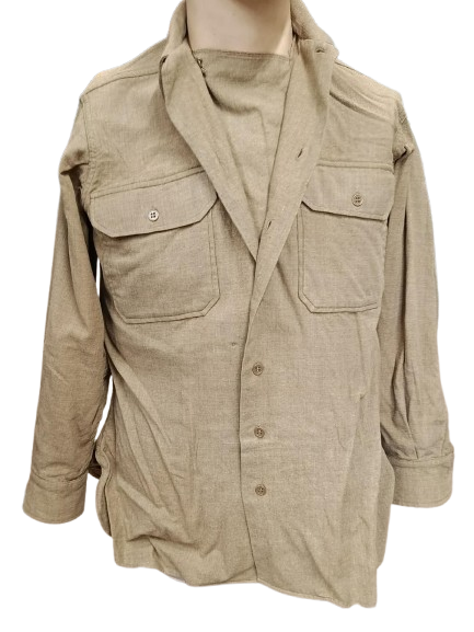 Chemise moutarde, 15 ½ x 33